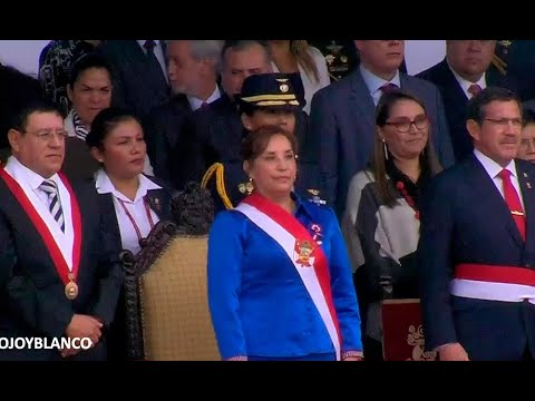 Presidenta Boluarte llegó la Tribuna de Honor para dar inicio al Desfile Cívico Militar