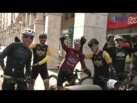 200 ciclistas dan color a la Plaza África en la salida de la III Intercontinental Race Bike