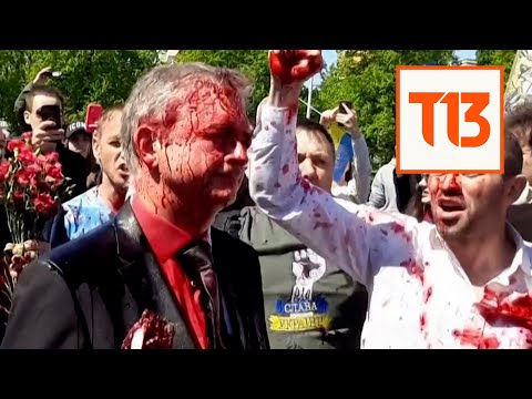 Lanzan pintura roja a embajador ruso en Polonia: Estoy orgulloso de mi presidente
