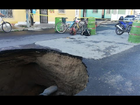 Hundimiento de tierra en la colonia Pablo Sexto