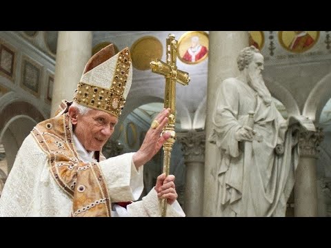 Benedicto XVI Sin apertura de cónclave, pero con funeral y capilla ardiente: el inédito protocolo