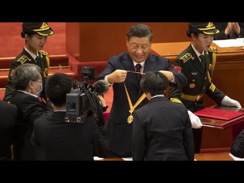 Presidente de China galardona a médicos tras asegurar ganar la batalla al coronavirus
