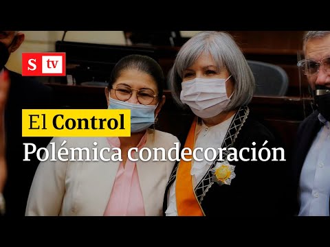 El Control a la foto de Sandra Ramírez y Patricia Linares durante condecoración