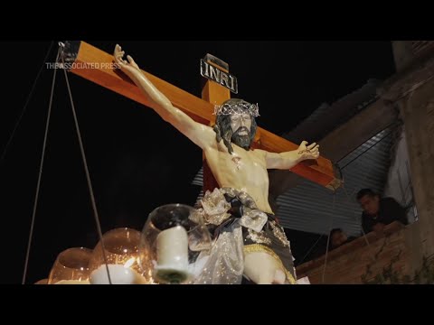 Mexican tourist city holds Holy Week procession hours after brutal mob killing