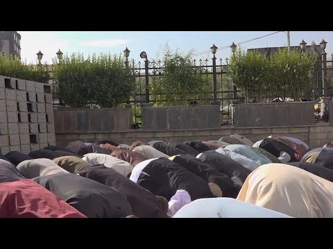 Afghans mark first day of Eid with prayers