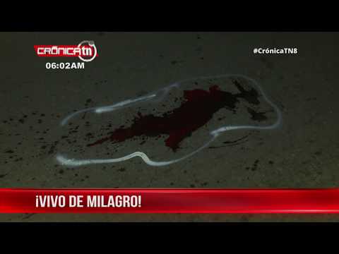 Motociclista se salva de la muerte tras impactar contra una valla metálica - Nicaragua