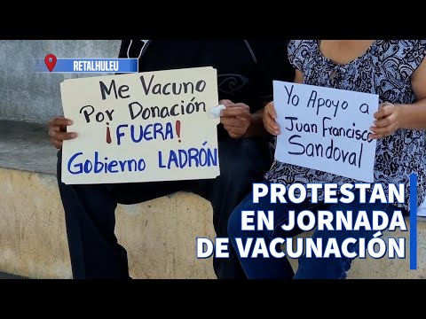 Con carteles en mano han protestado en jornadas de vacunación