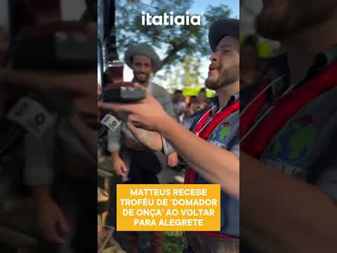 EX-BBB MATTEUS RECEBE TROFÉU 'DOMADOR DE ONÇA' AO RETORNAR PARA ALEGRETE-RS