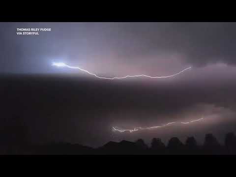 Lightning Spiders Across Kentucky Sky in Slo-Mo Video