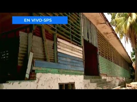 Alumnos de la escuela Dionisio de Herrera en peligro por edificio en ruinas