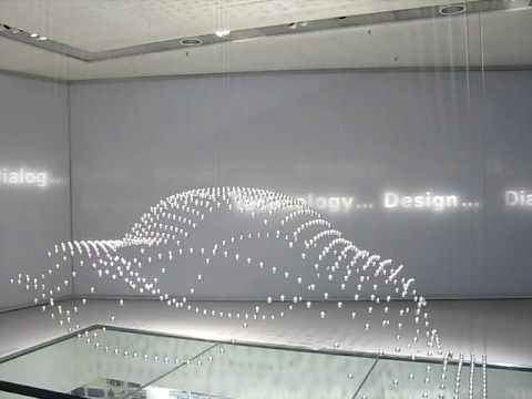 Una escultura cinética en el museo de BMW
