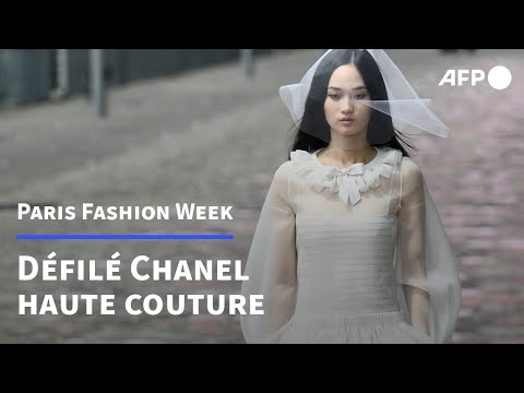 A Paris, défilé Chanel haute couture sur un quai de Seine | AFP