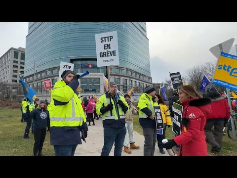 Striking postal workers take their message to Canada Post headquarters