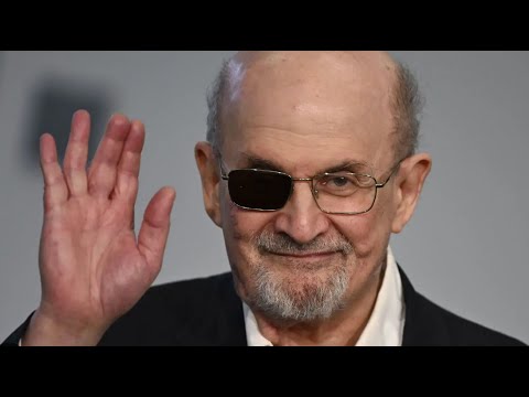 «Le couteau» : Salman Rushdie revient pour la première fois sur son agression à New York