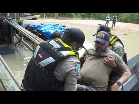 Texans rescued from flood waters