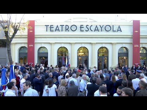 Imágenes de presidente Luis Lacalle Pou recorriendo obras en el Teatro Escayola