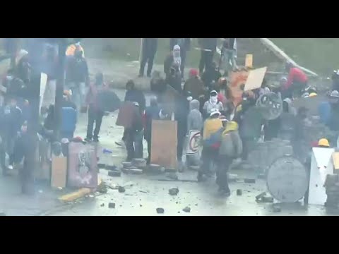 Violentos enfrentamientos se registraron en las afueras de la Asamblea Nacional