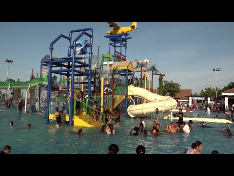 Capitalinos se recrean en el parque acuático del Paseo Xolotlán