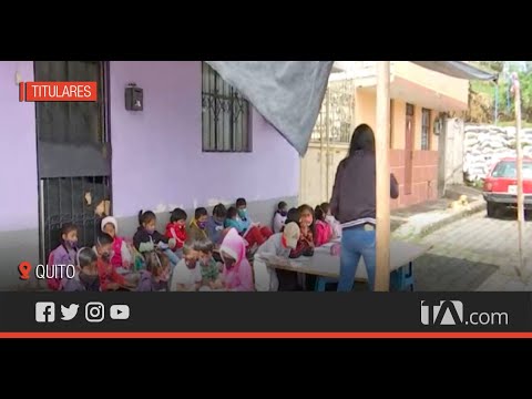 Niños reciben clases en carpa improvisada en el sur de Quito