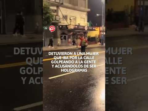 Detuvieron a una mujer que iba por la calle golpeando a la gente y acusándolo de ser hologramas