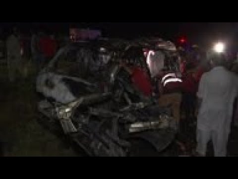 Karachi rescuers search van wreckage for victims