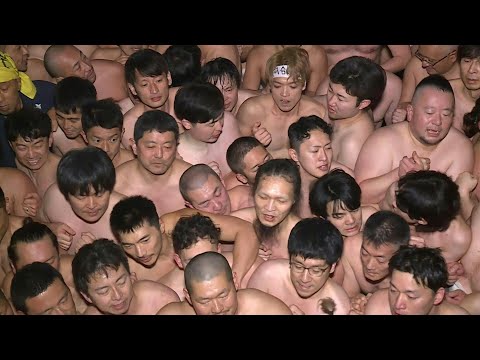Au Japon, le festival millénaire des hommes nus se rhabille définitivement | AFP