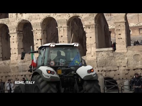 Italian farmers' protest reaches the Colosseum