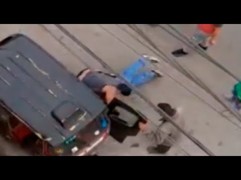 Captan pelea de transportistas por pasajeros en una calle de Barranca
