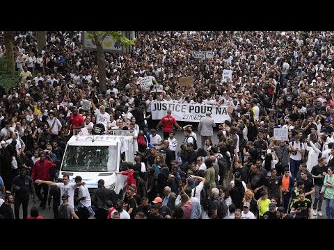 Γαλλία: «Λευκή» πορεία στο Παρίσι για τον αδικοχαμένο 17χρονο