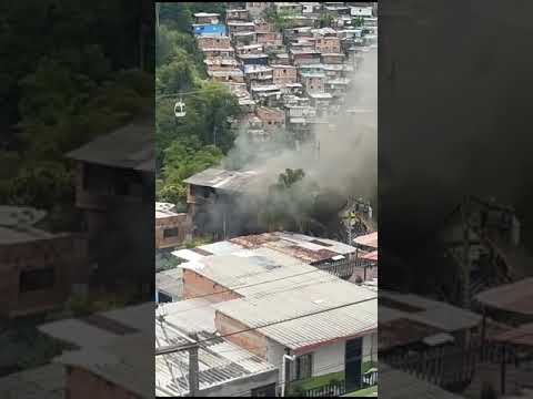 [Video] Autoridades atendieron un incendio en una vivienda en San Javier