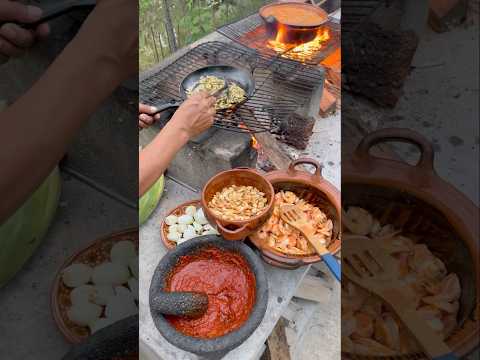 Cocinando con mi suegro 🙏🏼🩵 #parati #comidamexicana #vbloger #cocina #viralvideo