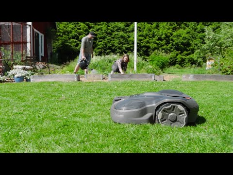 Husqvarna Automower® 320 NERA robotgräsklippare - kundomdöme med Lisa & Tony