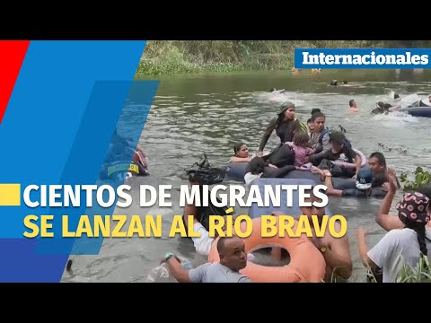 Pese a aviso de agentes mexicanos, cientos de migrantes se lanzan al río Bravo