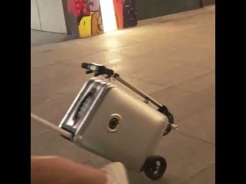 Airwheel SE3SL: The Trendy Ride - on Suitcase Redefining Travel! #airwheel #robot