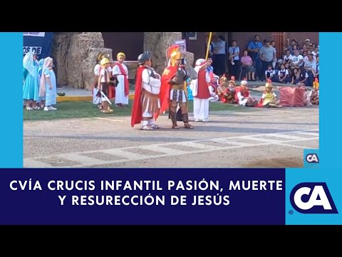 En Guatemala, los niños participan en el Viacrucis como parte de la tradición católica