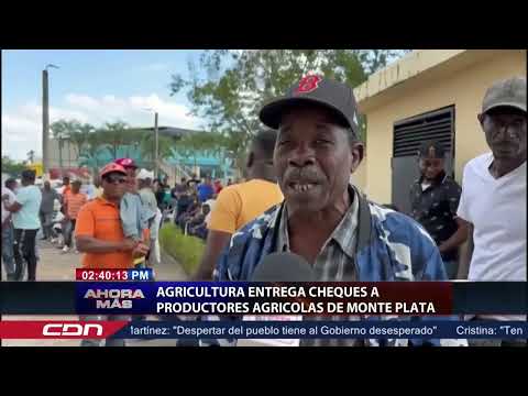 Agricultura entrega cheques a productores agrícolas de Monte Plata