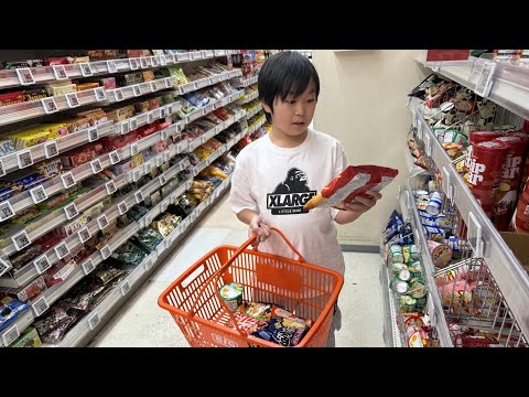 レオくんがいろいろな公園でお菓子を探してみた！Part4 トイキッズ
