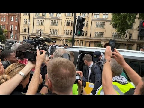 Kneecap's Liam O'Hanna arrives at London court on terror charge (2) | AFP