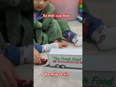 Xe của ba mua cho Alex đẹp quá