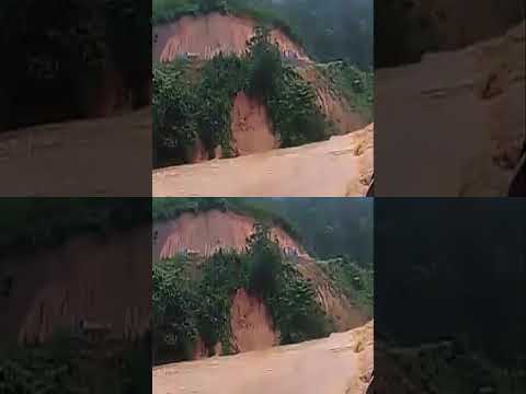 Thuỷ điện xả lũ nước cuồn cuộn