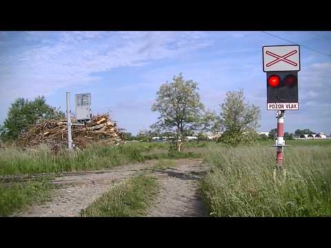 Spoorwegovergang Nové Zámky (SK) // Railroad crossing // Železničné priecestie