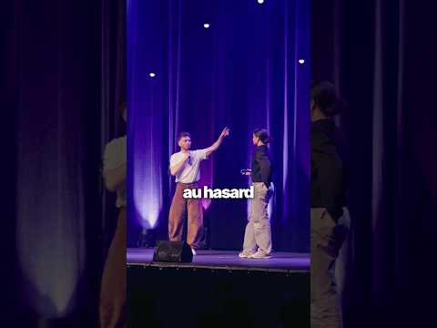 Je devine le code de téléphone d’une inconnue sur scène