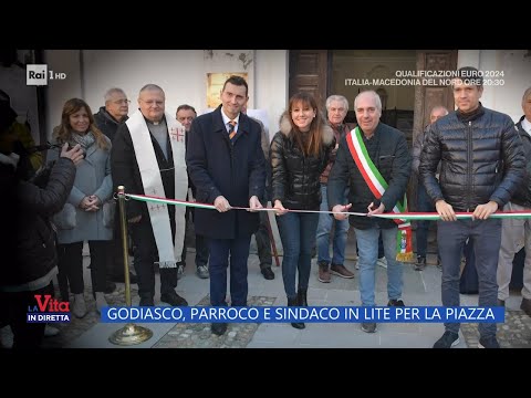 Godiasco, parroco e sindaco in lite per la piazza - La Vita in diretta - 17/11/2023