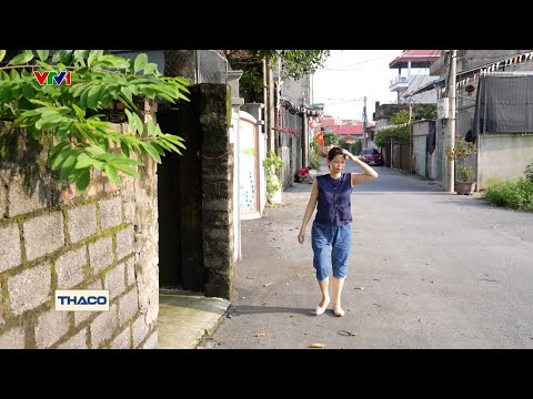 Người phụ nữ tự tin trở lại từ đôi chân giả của bác sĩ về hưu