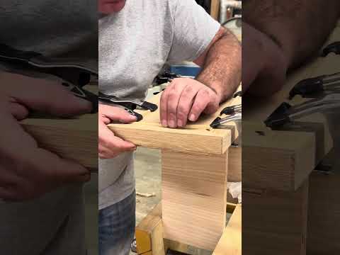 A glueup process of bead moulding.