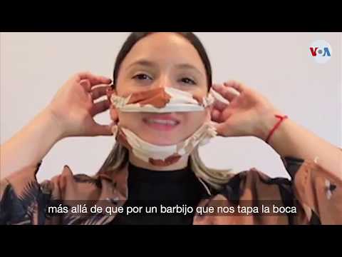 Diseñadoras argentinas ponen ventanas a barbijos para ayudar a sordos e hipoacúsicos