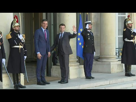 Emmanuel Macron reçoit le Premier ministre espagnol Pedro Sanchez à l'Elysée | AFP Images