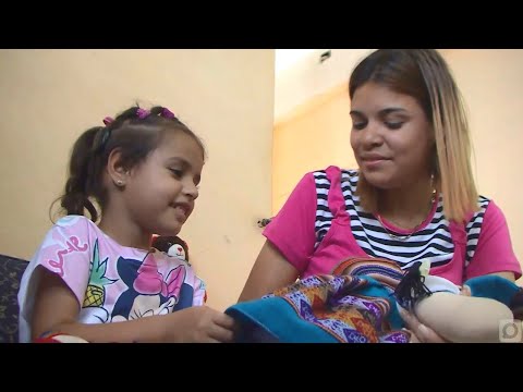 Historia de una infante pinera que con implante coclear logro el despertar auditivo.