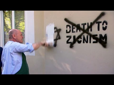 Le président du Conseil national autrichien repeint des graffitis
antisémites à Vienne