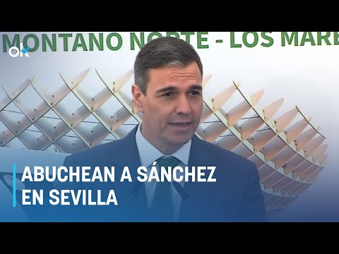 Sevilla ABUCHEA y silba a Pedro Sánchez para impedirle hablar durante su discurso